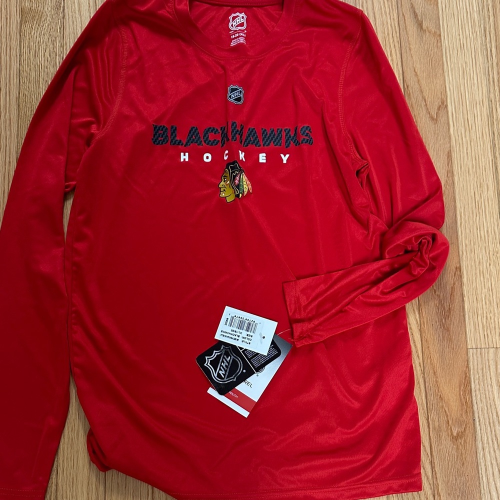 NHL Blackhawks Red Long Sleeve Shirt Boys 18-20